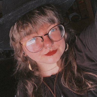 MossyRosey's profile picture. my thoughts, as they appear in real time 🍃🪶🦴 • R 🤎