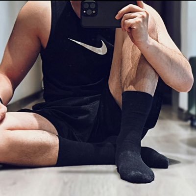 daddyQJL's profile picture. 10W+號凍結，新號，內容均原創 居上海，經驗原味雄臭小叔1S，控M顏值/肌肉/口活 約玩+微信∶QinJunLinSm或者Q24 90347 775