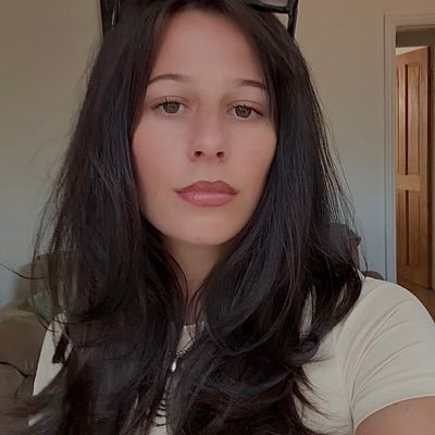 chloemaycameron's profile picture. wlw