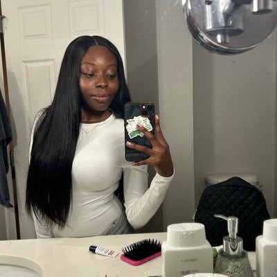 B2Fine_'s profile picture. Got a rich female mindset. Insta: @Pe.napple