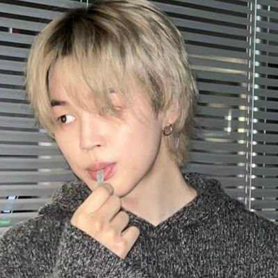 kingh's profile picture. 𝐔𝐧𝐞 𝐩𝐚𝐫𝐨𝐝𝐢𝐞. De Busan à BigHit, faites-en le cinquième du septième dans BTS. À la recherche de grâce et de compétence depuis 1995, 𝗝𝗶𝗺𝗶𝗻 le Park.