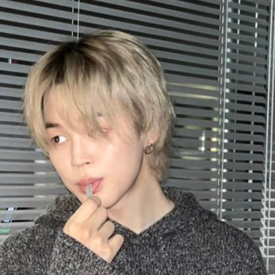 vvarhy's profile picture. ดับบิวอาร์ยกกำลัง7 #wrดับบิวอาร์ ☁️