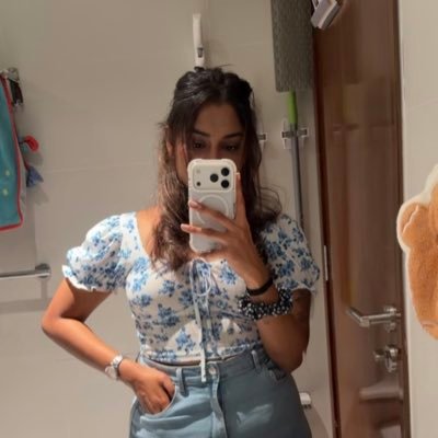 _nishalinii's profile picture. 