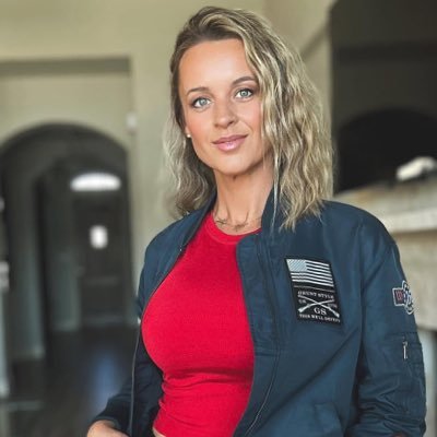 JakiMlm's profile picture. I read to feel, to learn, and to escape. If you love honest reviews and heartfelt stories, we’re already friends.