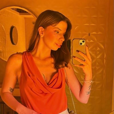 elencarolinac_'s profile picture. 🛹