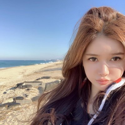 lunauvv1's profile picture. Pay attention to how they treat others and what matters to them, as this can give you insight into their character.❤️🇺🇸