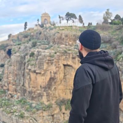 Lmuwallad's profile picture. nostalgique d'une époque que je n'ai pas connu. 
musulman depuis 2006.
athari , maliki, warsh .