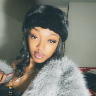 camilleeey__'s profile picture. stay yo weak ass off my page if you ain’t supposed to be here 😌💕