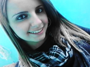 Feliiz,Ousadaa,siimpaticaa e muiito maiss... 
me seguee ae gentii .....