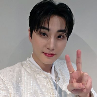 keloversclub_'s profile picture. 한번 좋아하면 계속 좋아지게 해