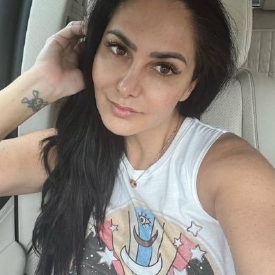 Hi everyone. I'm Ava, I like to party and hang out with new people to make more friends though I'm still single and searching for a man to be with 🤝✌️