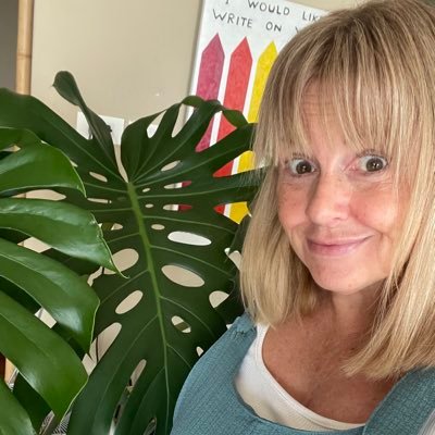 TeenyBella's profile picture. Teeny, with a brain like a smashed up lego house.