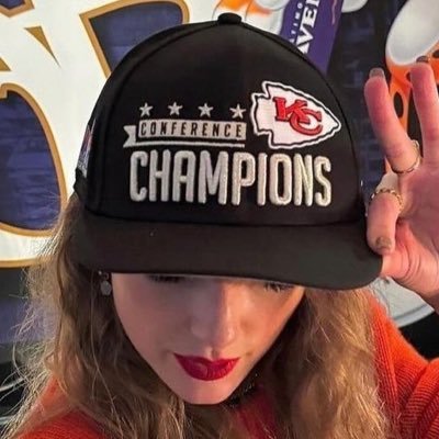 illicit8affairs's profile picture. #1 renegade defender | swiftie est 2019 💘| 1️⃣5️⃣ | married to @tayslabyr1nth @secretofalexis @foreverfolkl13 🙇‍♀️ | #chiefskingdom ❤️💛| LGR ❤️💙🏒| 💚🩷