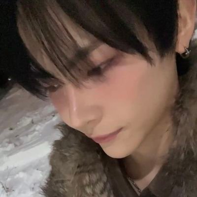 yixiangbf's profile picture. thinking abt nicholas and heeseung 24/7 mdni BUGS BUGS BUGS