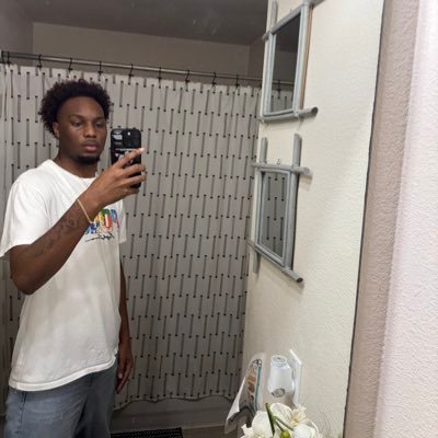 Jrichhh_98's profile picture. 1 of none | Isaiah 41:10 | 📸 Jrichhh.98 | 👻 Kvng_jayeejayee