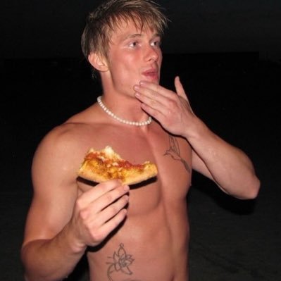 snakesavages's profile picture. 