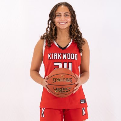 julia_long24's profile picture. STL • Phee Elite 16U Bradley NE2K • 5’9” SG🏀 • #24 • 2027 🎓 Kirkwood High School • NCAA # 2203454602