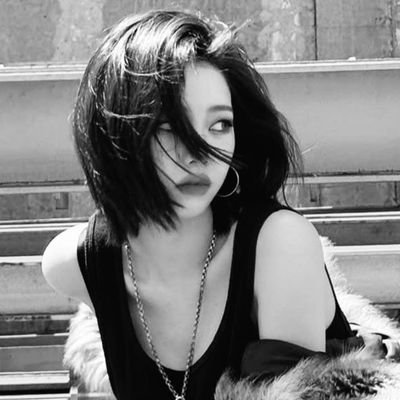 atrimosfer's profile picture. (Act of June.) 𑣿 Her moonlit beauty graces many eyes, but finds its gentlest rest with @obsaidian.