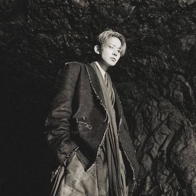 hezseeung's profile picture. Illusory, 2001 - an prodigy adolescent who being main character with much power beneath his tender gaze and soft figure, Lee Heeseung.