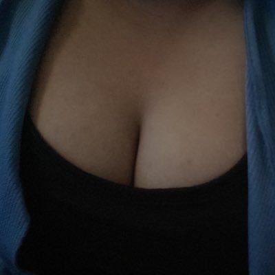 ursweetcrushh's profile picture. bi? 22 y.o! ‘plus size’ no butchy