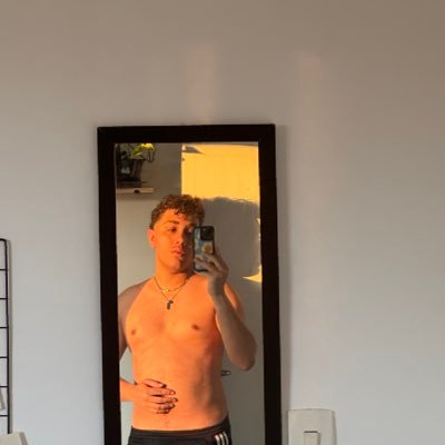 heroinisluke's profile picture. viver ultrapassa qualquer entendimento.