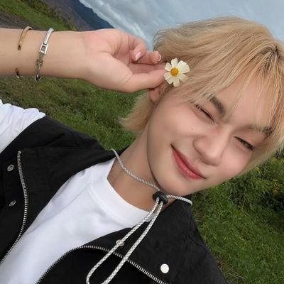 _featkaty's profile picture. 💚