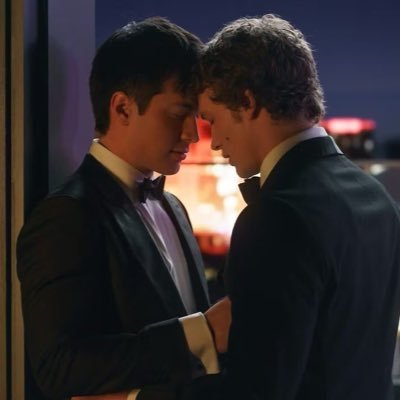 prettysnxwangel's profile picture. 22 year old mistake💅 dilf enthusiast with ✨100+✨ ao3 tabs open🫶🏾i love being bisexual