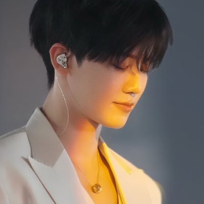 __paper_plane__'s profile picture. La folle d’houki boshi