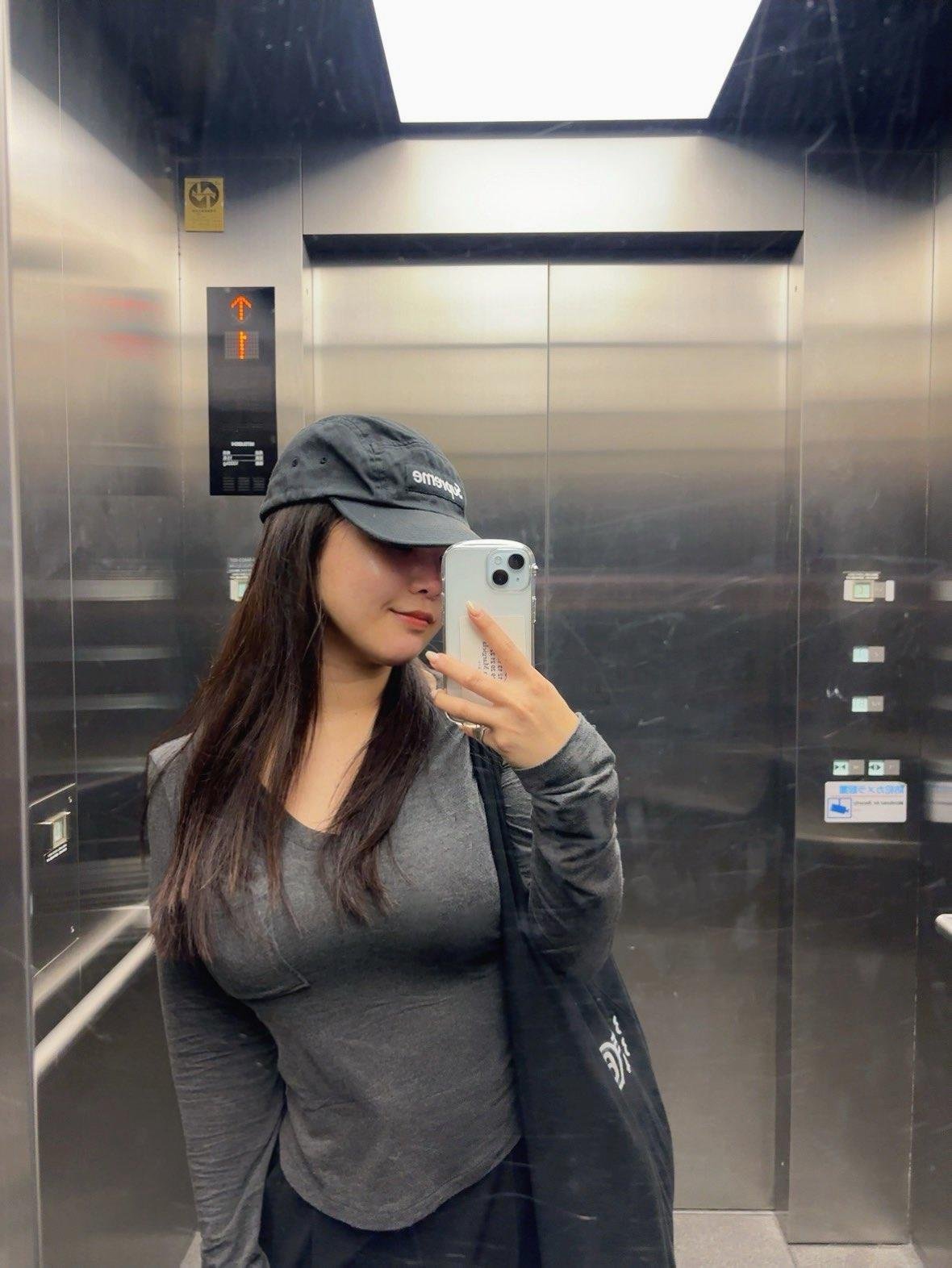 AFANDI44652120's profile picture. 貴方の奥さんは大丈夫ですか…？
下半身がわがままな人妻動画を紹介しています。