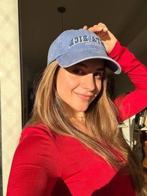 Emilynhgty's profile picture. 🪐✨🍸 I take pictures of stuff