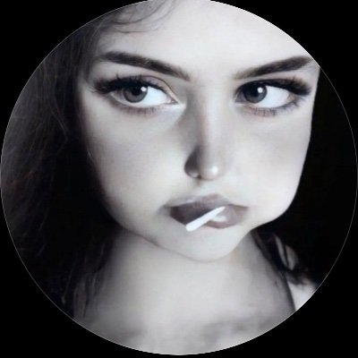 _iiiiiiiio's profile picture. أنا وحده قلبها مغامر وراسها صلب ، ونفسي ماتقبل شيء ماهوب مقنعها .