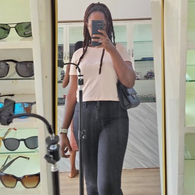 lachinoise1's profile picture. Smiling is my logo 😃 | 👻 : lachinoise1 | Instagram : la__chinoise__