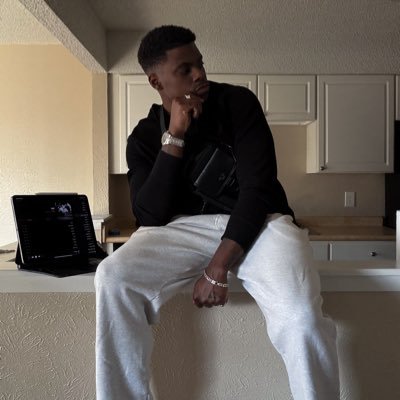 DiggyDonDada's profile picture. sleep-deprived sagittarius somewhere mindin short-man business and shaqtin a fool