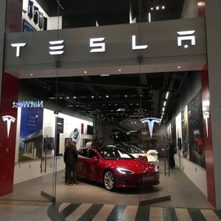 MomGood67645's profile picture. 🚀Spacex • CEO & CTO 🚔| Tesla • CEO and product architect 🚄| Founder 🧩OpenAl. I always make it a point to carry those who support me along