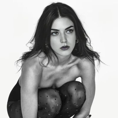 G0DDESSVEE's profile picture. ROLEPLAYER • a morning and evening star, she hasn't a single moon to worship her or to cloud her judgement. She is alone, and oh, how brilliantly she shines.