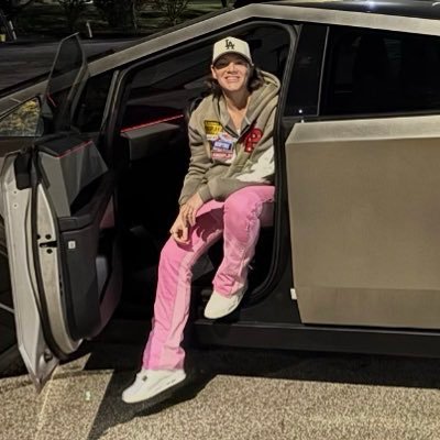 lindsaybitcoin's profile picture. Product Manager | Uber Chronicles | Bitcoin | https://t.co/OEtlLKZ7gd | 🧡