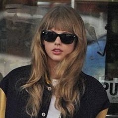 tayscastles's profile picture. .* : maroon ~ eras tour x2 ᥫ᭡