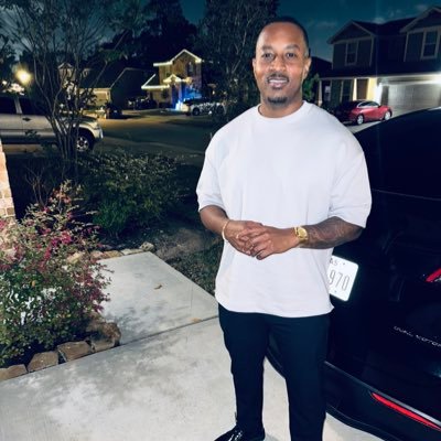 TravoltryS's profile picture. 35 | probably at the gym, or figuring out ways to be better in life