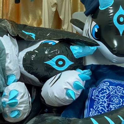 4Reeor's profile picture. Look! There is nothing here ~ go eat have some cookies, it will make you happy.