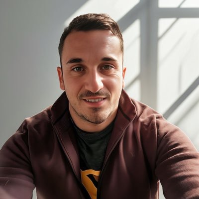 Mige_Reina's profile picture. Itálico de Pozo Dragón.Sevillista @sevilla fc, 12 Mega píxeles de imaginación. Aficionado al CrossFit.   @LauraPausini instagram @migereina