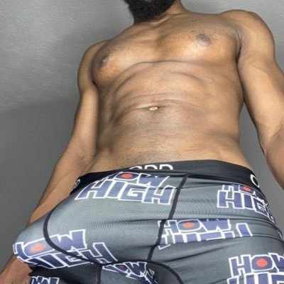 Bro_HoleX's profile picture. Bi-curious recently single dad and secret #HoleHunter. Love sucking on sweaty bro holes on the DL. DM for collabs, hookups and used sweaty underwear