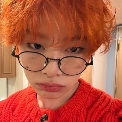 lxnwangji's profile picture. tá eu e o jeongin disputando quem vai agarrar a cinturinha do bangchan primeiro ᰔ