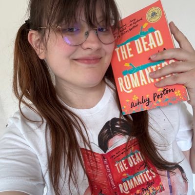 larathereader's profile picture. 