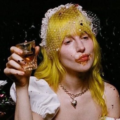 cinexstyles's profile picture. i’m pretty sure I'm connected to the moon