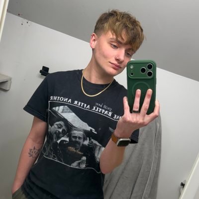 agenttwelvetoes's profile picture. All my tweets are jokes, unless you agree with them