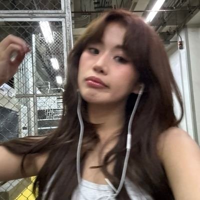 badmaloi's profile picture. 𓂃 ࣪˖ ִֶָ𐀔    ꒪     red wine supernova. #03