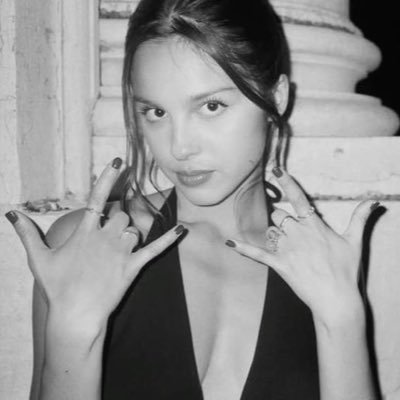 plcsticheart's profile picture. —; wait a minute… who are you?