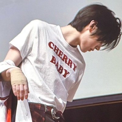 infeusal's profile picture. Read Ext Bio. (Stealing mutuals)