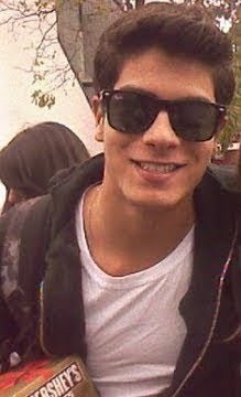 http://t.co/dIms41ERf8 Tumbler #Luar 
 21/01/2012     @Lua_Blanco @Aguiarthur Amo vocês   // meeu motivo pra sorrir [[= :D ; ♥; eu amo vocês '