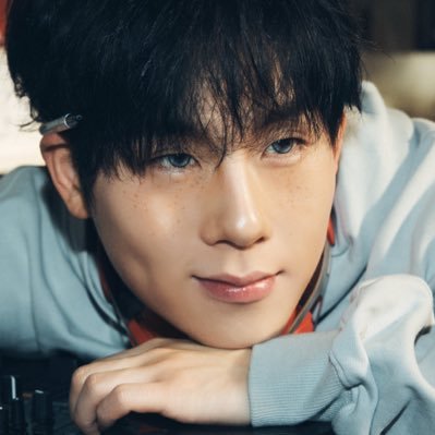 danygom_7's profile picture. 듣고 있나요 누군가? 가슴에 새길 이 노래 🤍